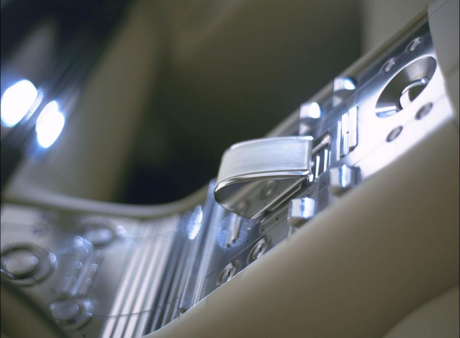  Lincoln Continental Concept 2002 года  (фото 23 из 36)